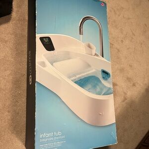 Infant Tub with Temperature Display - White